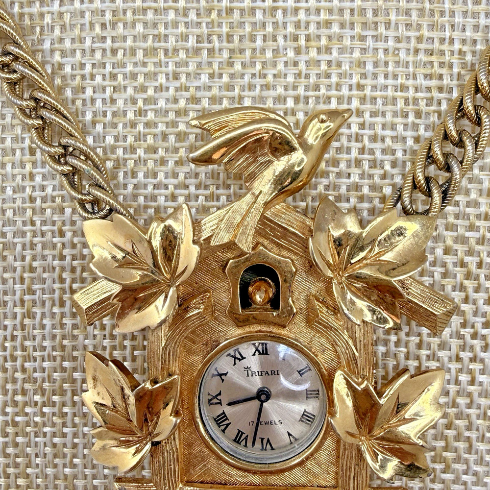 1960s Crown Trifari Gold Plate Cuckoo Clock Watch Necklace - Picture 3 of 16